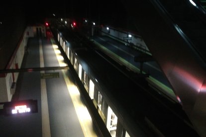 El Metro de Quito suspendió sus operaciones a las 08:50.