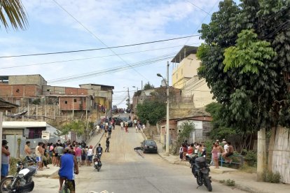 En este caso, el asesinado quedó muerto cerca de un vehículo en el barrio Florestal 2.