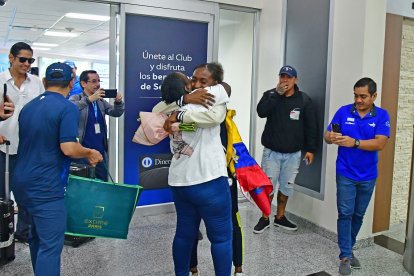 El abrazo gigante, entre Narcisa España y su hija de oro, Kiara Rodríguez después de un mes sin verse.