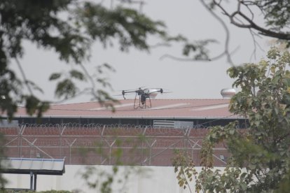 Un dron de uso agrícola aterrizó en el techo de La Roca.