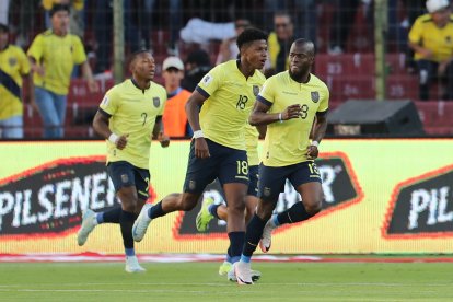La selección de Ecuador venció por 1-0 a Perú.