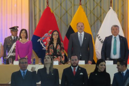 La Sesión de la Asamblea Nacional se realiza en el Salón Sesquicentenario del Colegio Pedro Vicente Maldonado, con la presencia de Asambleístas, autoridades locales e invitados especiales.