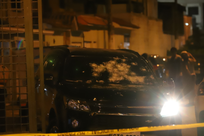 Así quedó el vehículo baleado en San Felipe, Guayaquil.