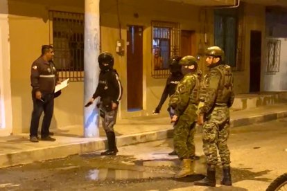 La Policía Nacional llegó al sitio donde asesinaron a un comerciante.