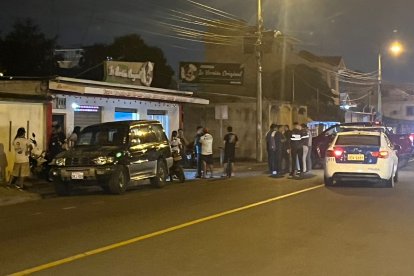 Cuatro individuos intentaron asaltar a los clientes de un restaurante.