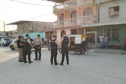 Peritos de Criminalística recogieron 5 casquillos percutidos 9 milímetros.