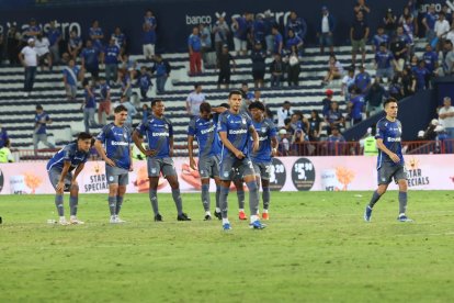 A Emelec le urge una victoria ante Independiente del Valle, para salir de los últimos puestos de la tabla de posiciones.