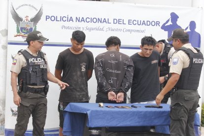 Hay dos adultos y un menor de edad detenidos como sospechosos.