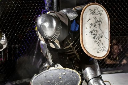 Las armas empleadas en los combates de MMA medieval no tienen filo.