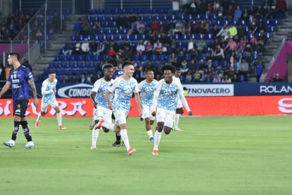 Ruiz Gómez y su gol de Emelec ante Independiente.