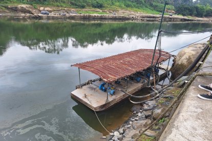 Autoridades decidieron apagar los motores para evitar más contaminación.