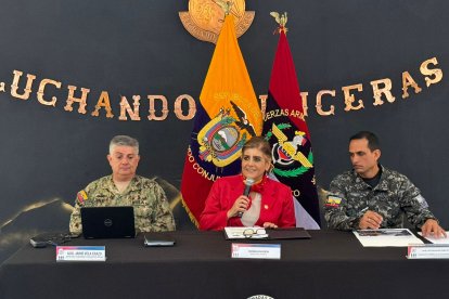 La Ministra del Interior, Mónica Palencia, anunció que el toque de queda será por las ocho horas del corte de luz.