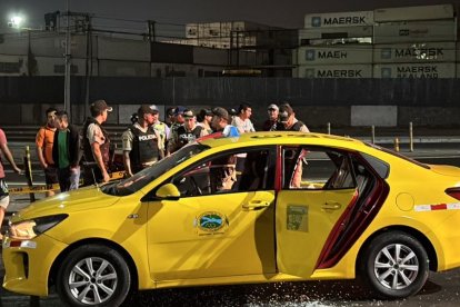 El taxi en el que el conductor fue asesinado.