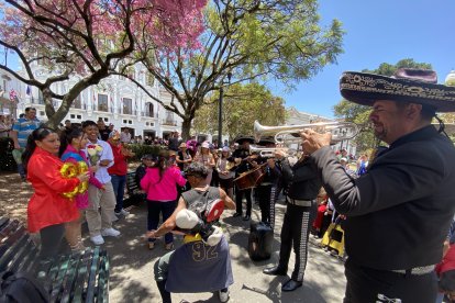 El festejo se llevó a cabo en la Plaza Grande, en el Centro Histórico de Quito.