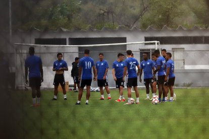 La plantilla acudió al polideportivo de los Samanes, pero no se ejercitó.