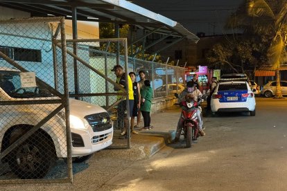 En este lugar ocurrió el doble crimen. Las autoridades investigan el hecho.