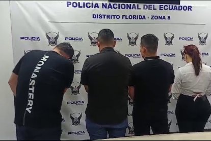 Tres hombres y una mujer fueron detenidos por agentes policiales en el camposanto.