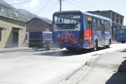 La víctima de este percance cayó de un bus. La Fiscalía debía determinar cómo sucedió este accidente en el sur de Quito.