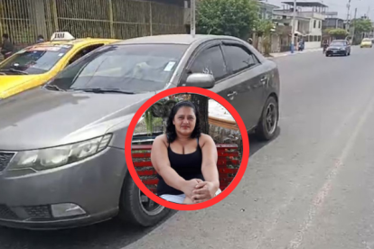 La mujer recibió los disparos dentro del auto.