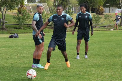 ENTRENAMIENTO DE AUCAS JUGADORES SEPTIEMBRE DE 2024

AG-EXTRA AG-EXPRESO