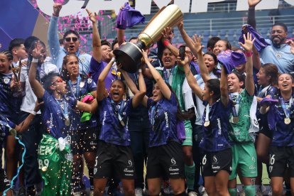 Dragonas conquista su primera estrella en la Superliga Femenina.
