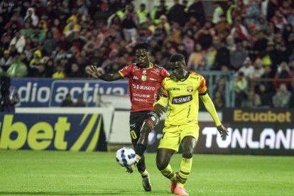 Encuentro entre Deportivo Cuenca y Barcelona.