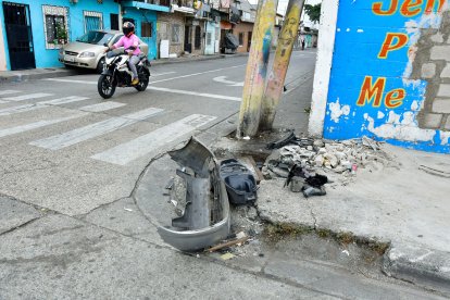 En el sitio todavía habían varios objetos del accidente.