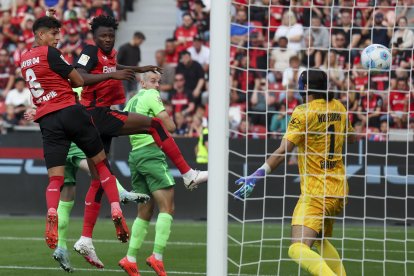 Piero Hincapié marcó su tanto de cabeza tras un tiro de esquina.