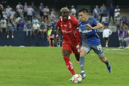 Emelec y Técnico Universitario se enfrentan en el estadio Capwell.