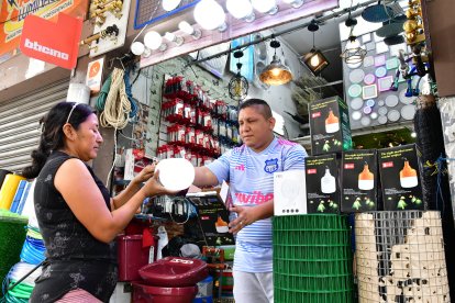 Rosa Cayambe se prepara para no quedarse en tinieblas ni morir de calor.