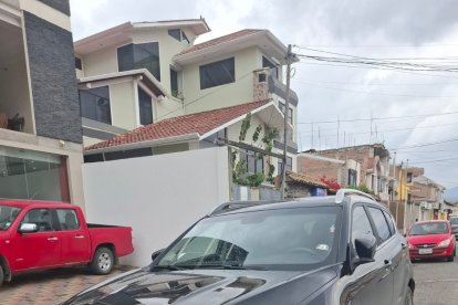 En este vehículo se movilizaban los detenidos.