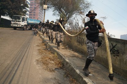 Los incendios en Quito, según las autoridades, fueron provocados. La Policía anunció investigaciones.