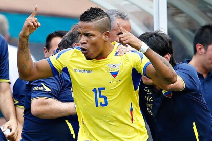 Michael Arroyo en una de las celebraciones de gol con la selección de Ecuador