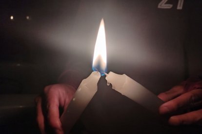Cortes de luz se mantienen en Ecuador.