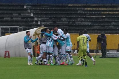 Cumbayá no sabía que era festejar, pero gracia a Emelec lo hicieron.