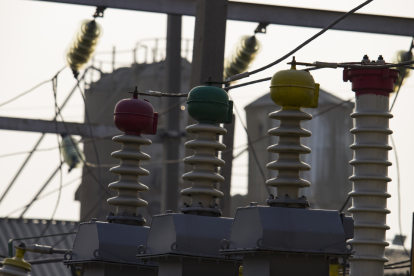 La transmisión de energía eléctrica se ve afectada en Ecuador: no hay luz.