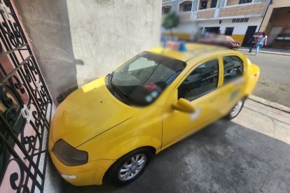 El vehículo presuntamente usado en el crimen de la funcionaria de Fiscalía.