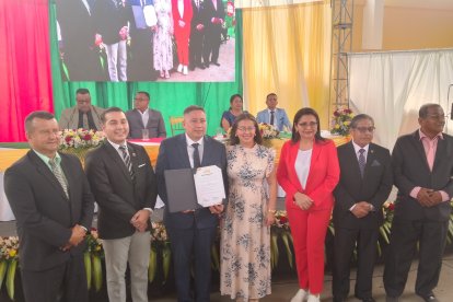 Varias personalidades del cantón se unieron para el homenaje.