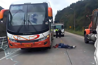 El accidente ocurrió en el kilómetro 14 de la vía Cuenca- Molleturo - El Empalme.