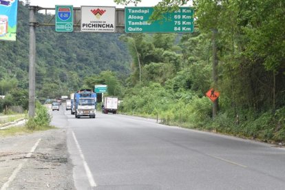 Vía Alóag - Santo Domingo.