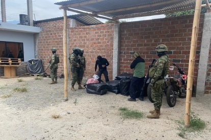 La Policía y Fuerzas Armadas estuvieron en el sitio.