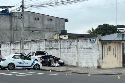 Hombre que se movilizaba en una motocicleta fue acribillado a bala cerca de una escuela.