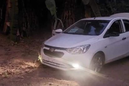 Los sospechosos abandonaron este vehículo en la parroquia El Salto.