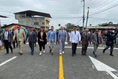 Las autoridades de la ciudad encabezaron el tradicional desfile.