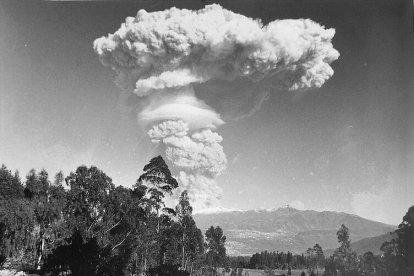 1999: Erupción del volcán Pichincha en Ecuador