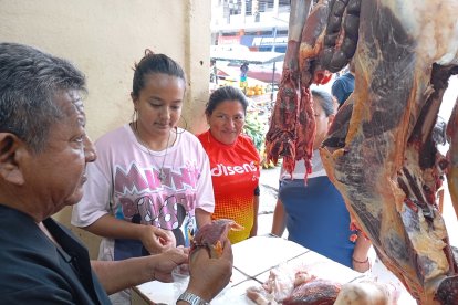A pesar de los años, esta tradicional tercena se mantiene atendiendo en una casa de la venida 15 de Agosto y Paquisha, Playas.