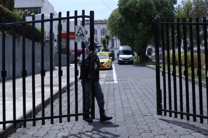 Marco Angulo fue ingresado al hospital Eugenio Espejo, donde fue operado.