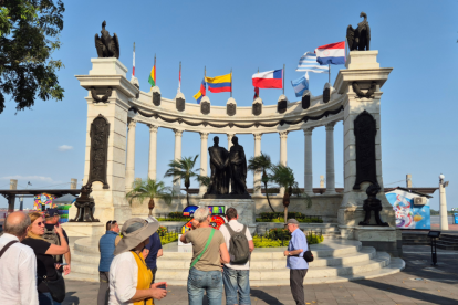 A pesar de los desafíos actuales, la calidez, la alegría y la fuerza de los guayaquileños iluminan cada rincón de la ciudad.