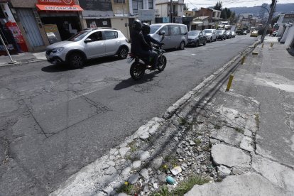 En la calle Mañosca, del centro norte de Quito, hay afectaciones en el tramo que está entre las avenidas América y De la República.