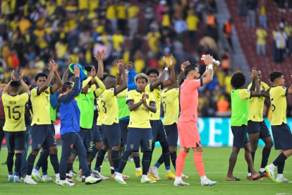 Jugadores de la selección de Ecuador agradece a la afición del estadio Rodrigo Paz Delgado